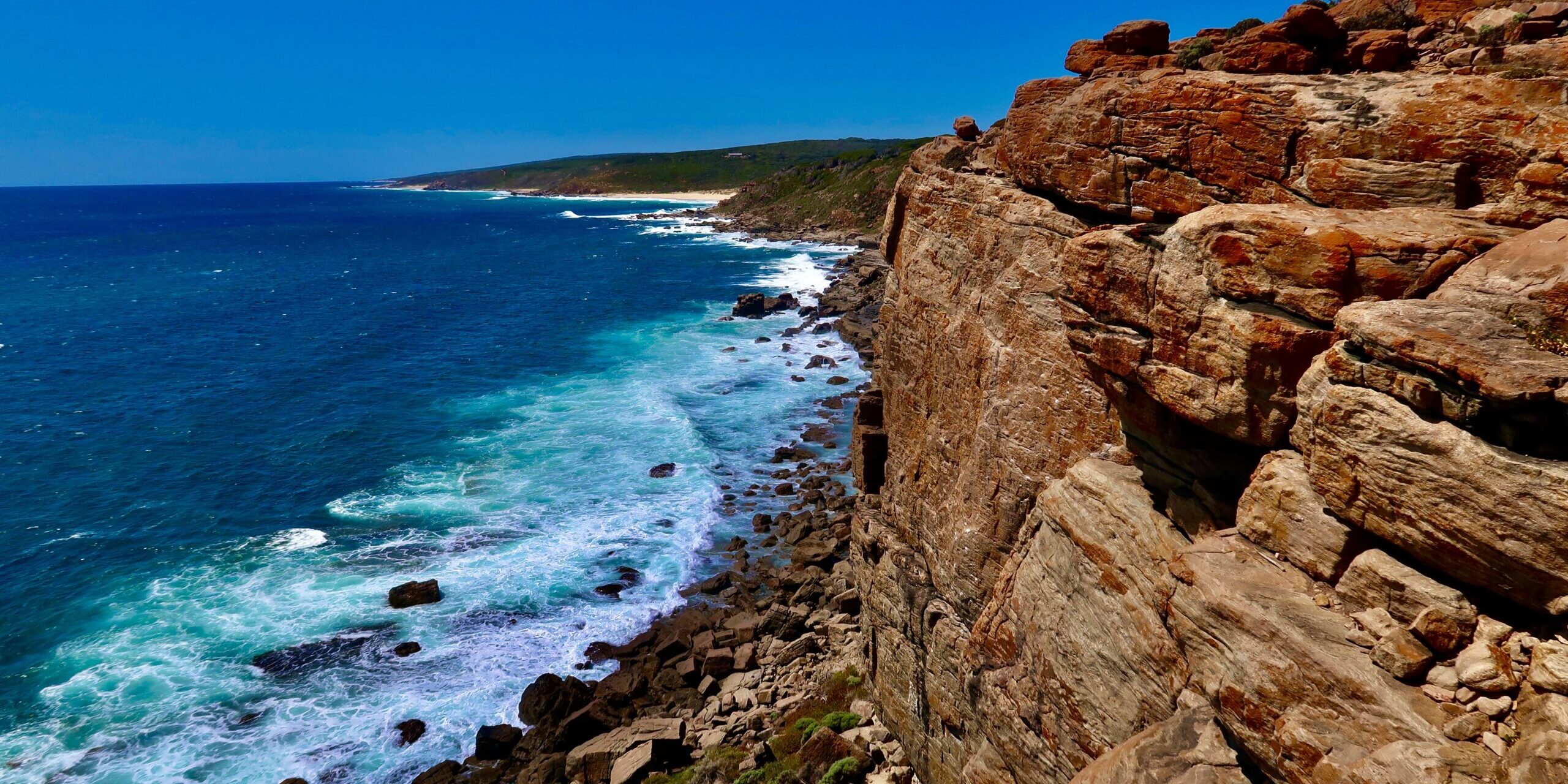 Rugged cliffs falling into the ocean at Willyabrup